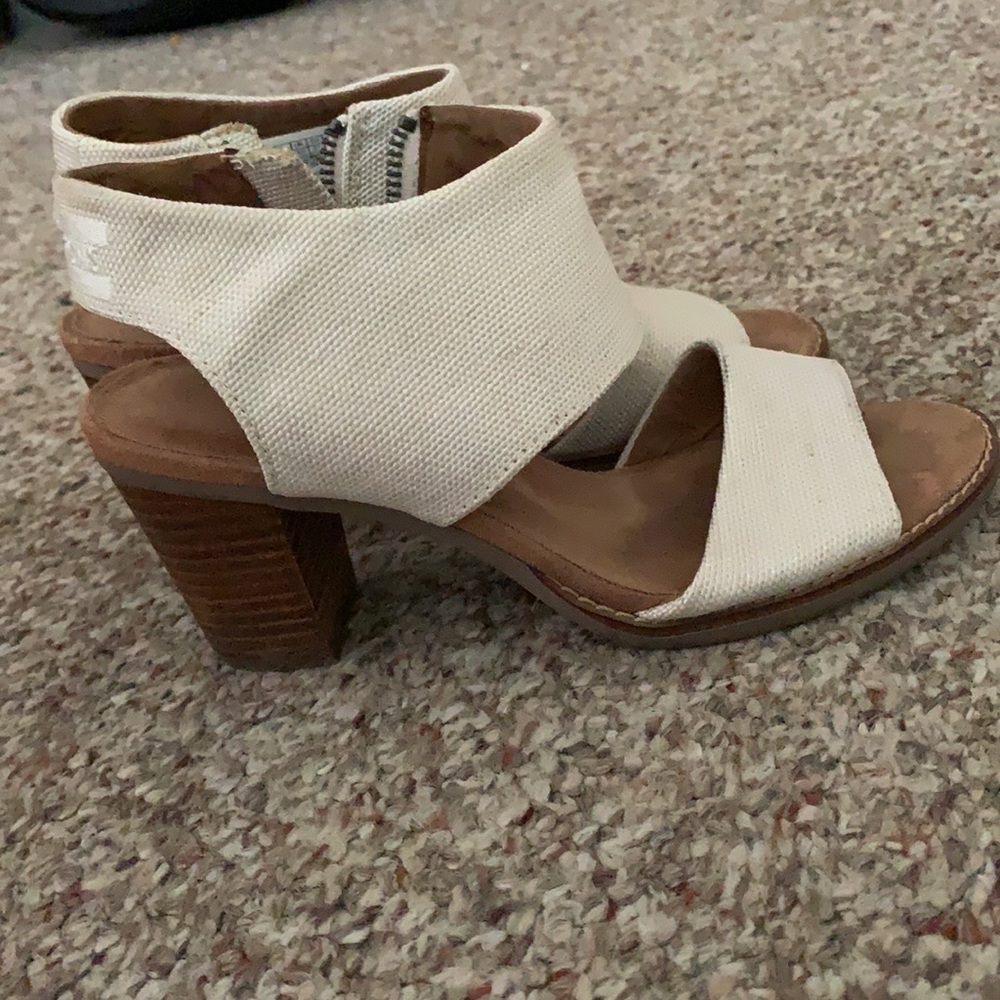 Wore once and do not fit right. - Picture 2 of 4